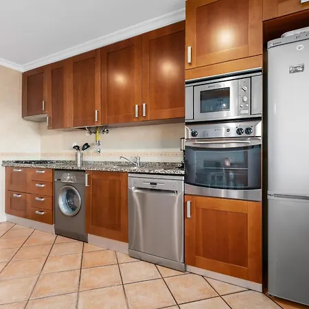 Oceanfront Two Bedroom 아파트 *